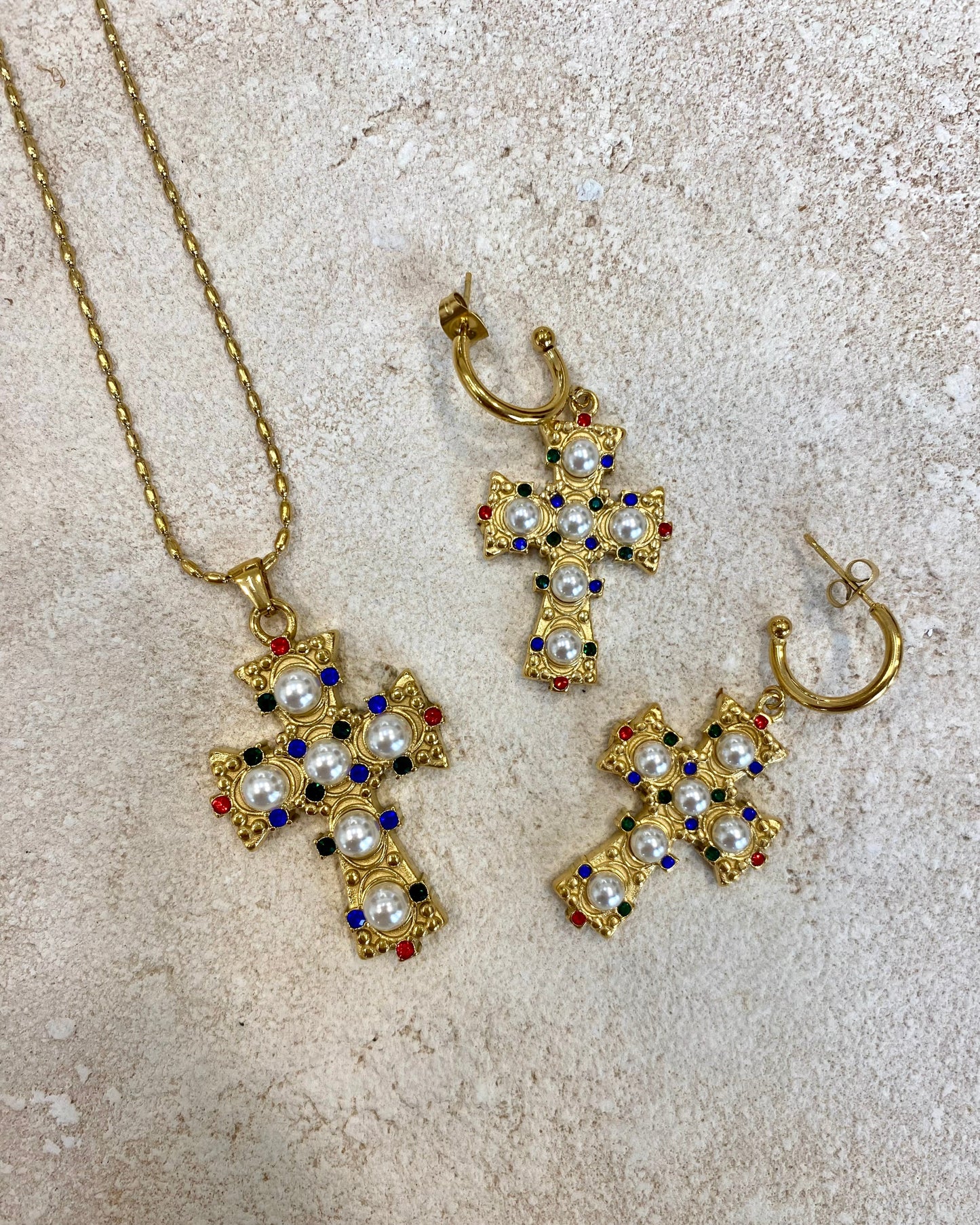 Colgante Cruz con perlas y circonitas