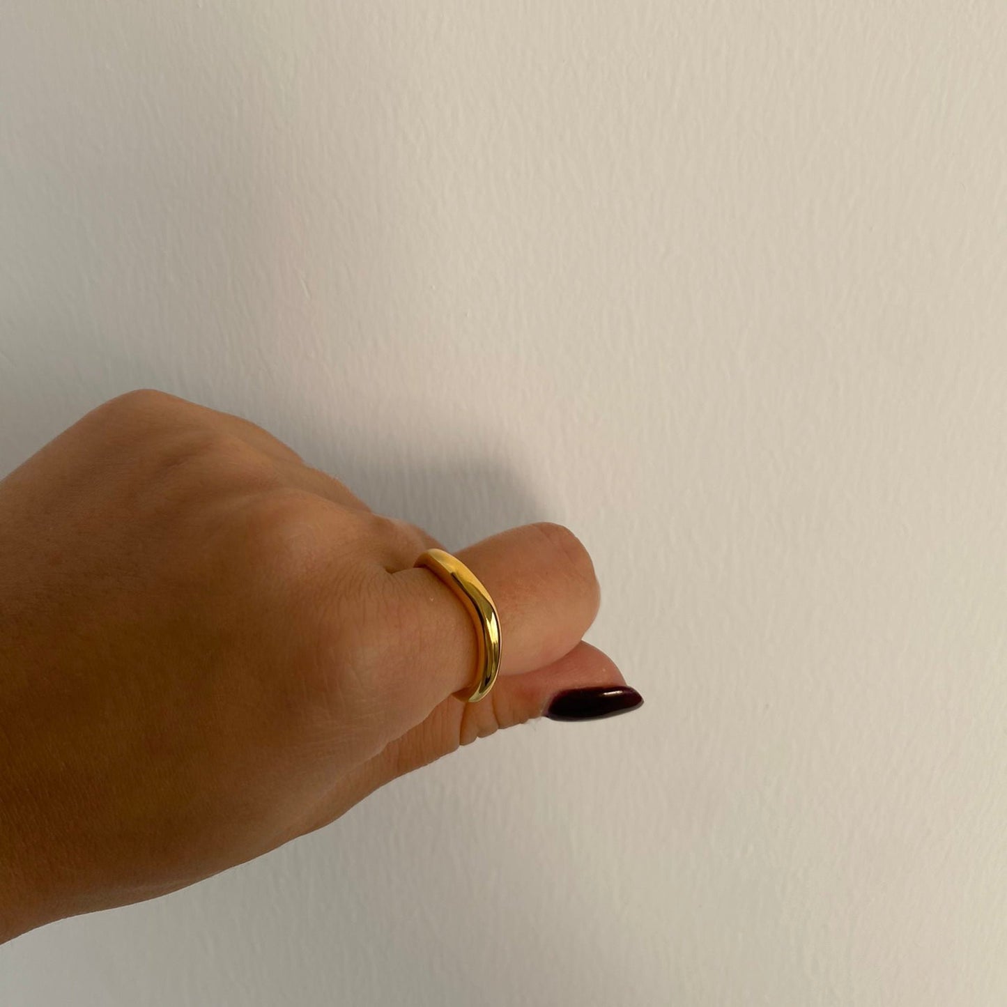 Anillo waterproof de diseño liso y minimalista bañado en oro de 18k - Bendita Eva