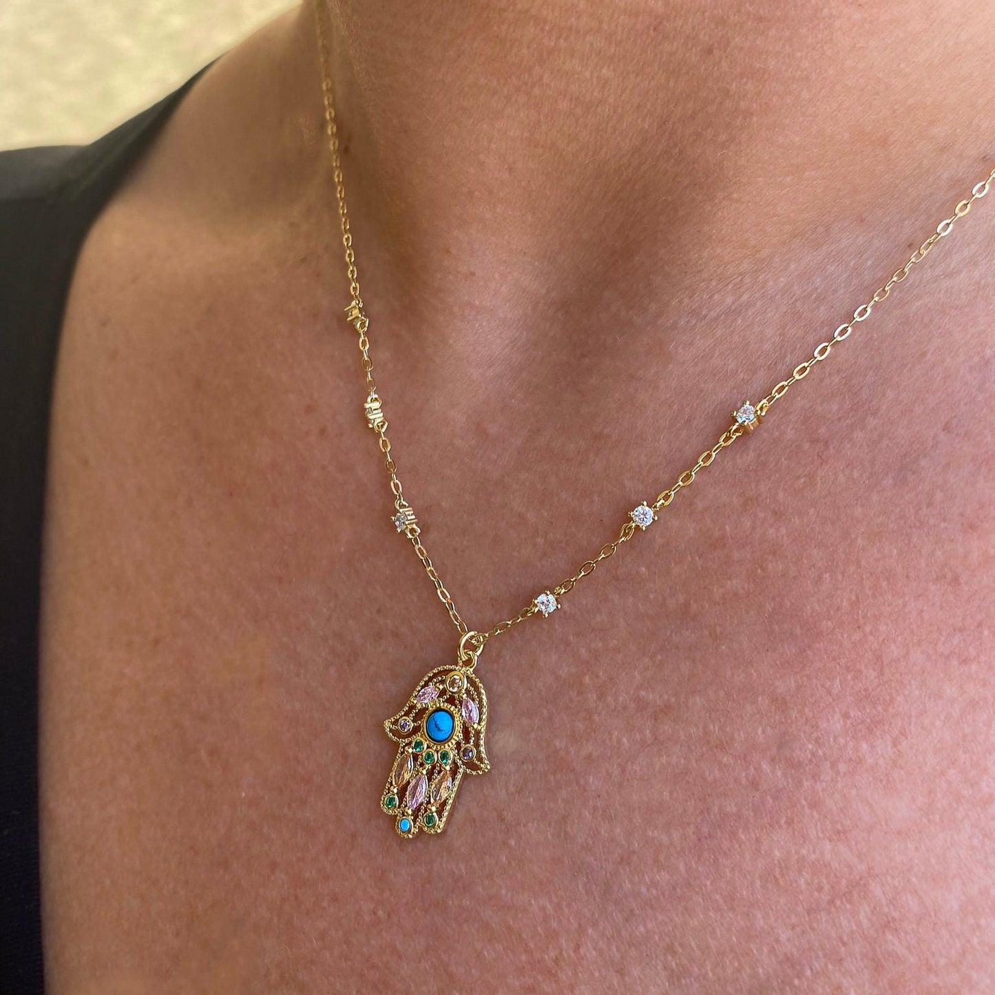 Colgante Mano de Fatima plata de ley oro de 18K con circonitas blancas en la cadena de 40 a 45 cm - Bendita Eva