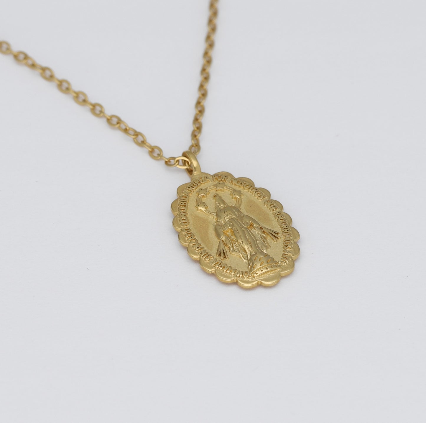 Medalla Virgen de la Milagrosa fabricada en plata de ley 925 y bañaada en oro de 18K-Bendita Eva
