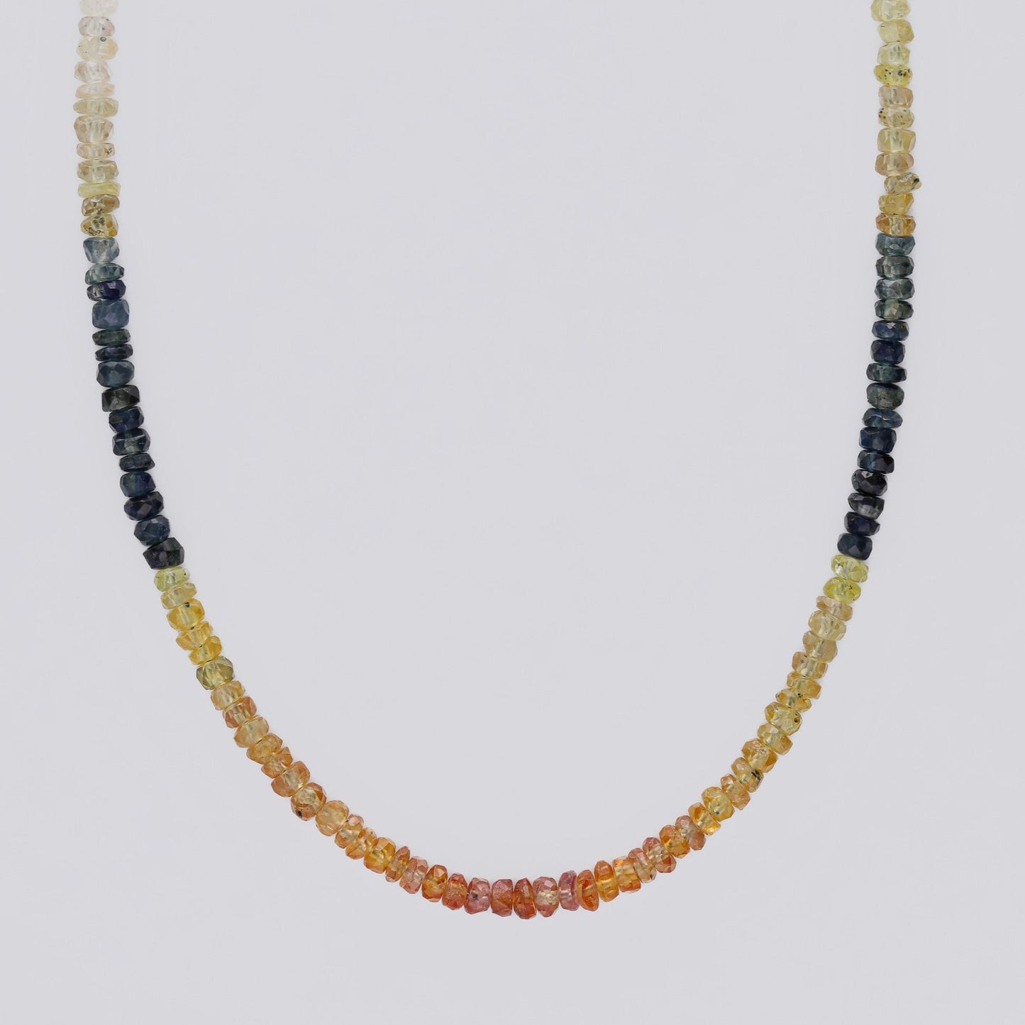 Collar de piedras zafiro multicolor con cierre reasa de acero bañado en oro de 18K - Bendita Eva