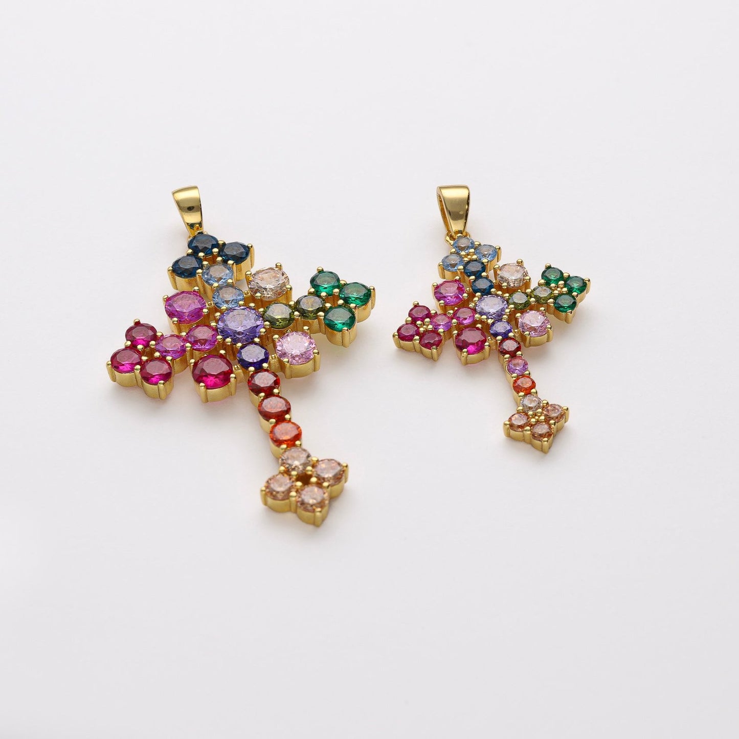 colgante cruz Victoria de plata de ley y baño de oro 18 Kt con 28 piedras naturales de colores - Bendita Eva