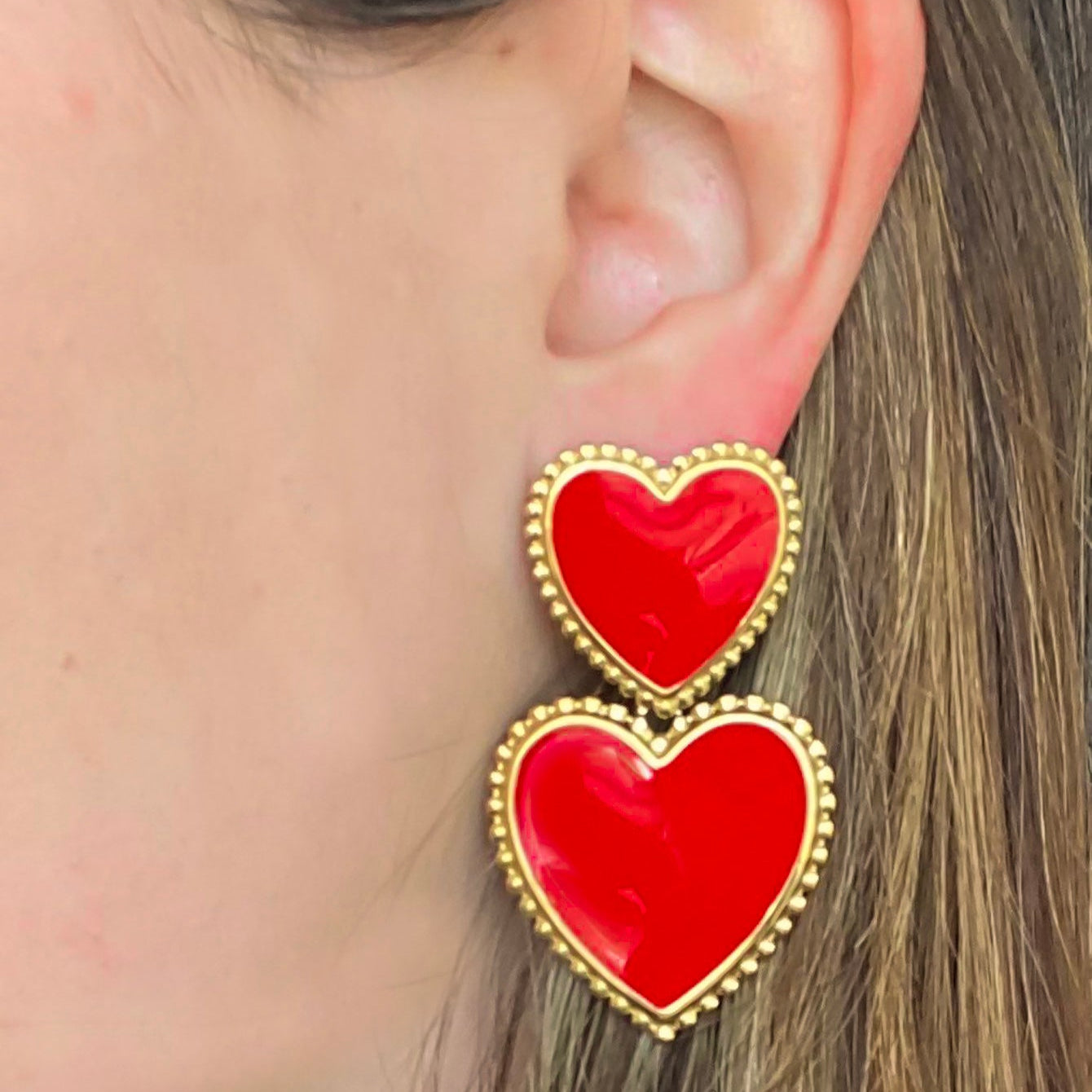 Pendientes esmaltados corazones rojos con tuerca presion de Bendita Eva