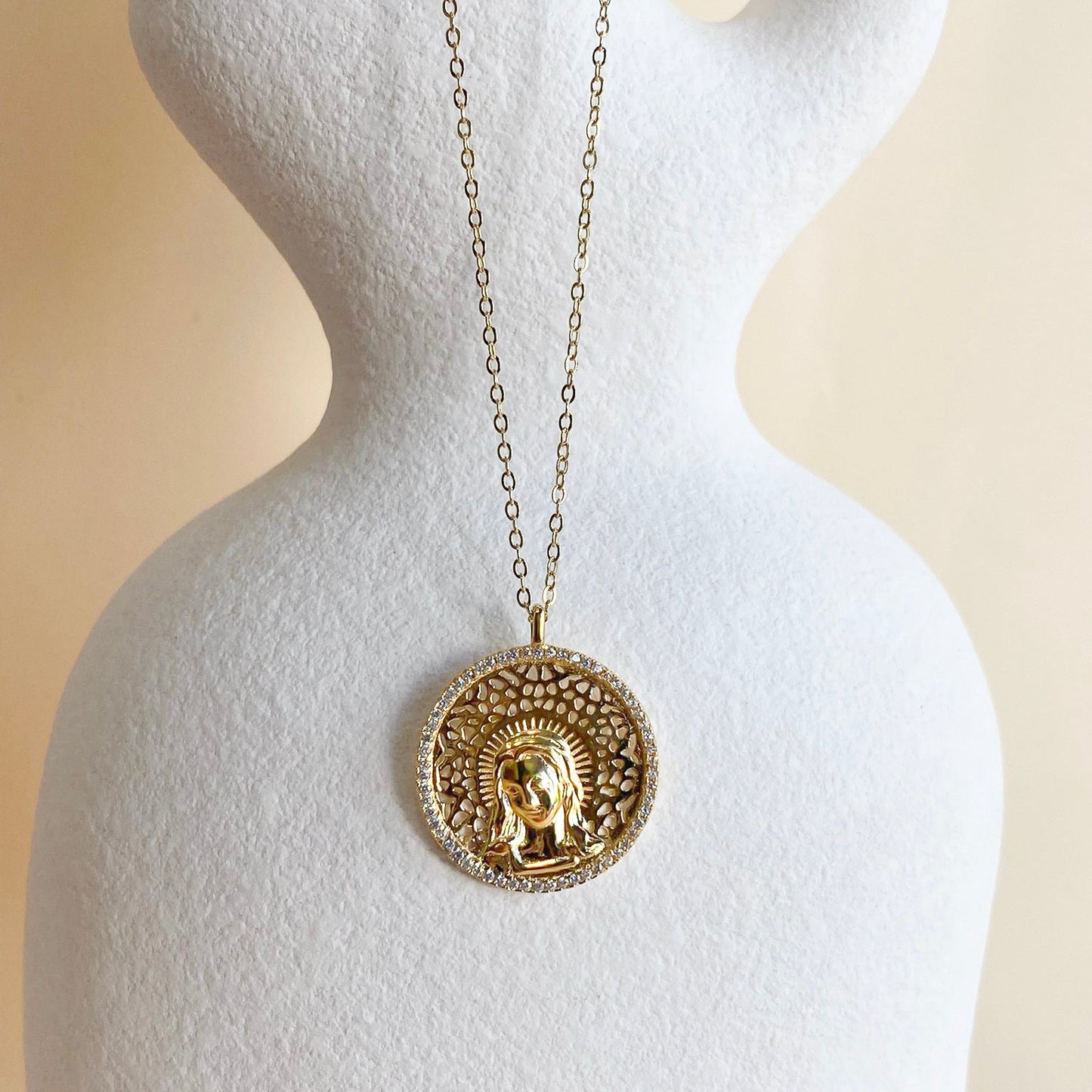 Colgante Medalla Virgen María plata de ley 925 bañada en oro 18K