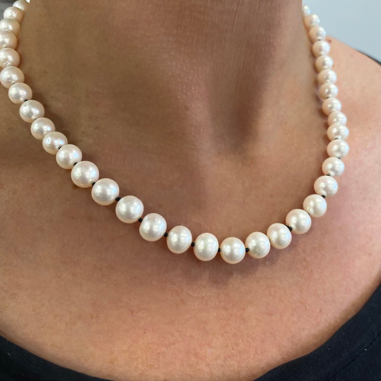 El collar de perlas naturales Chanel 8-9 mm enfilado a mano de Bendita Eva