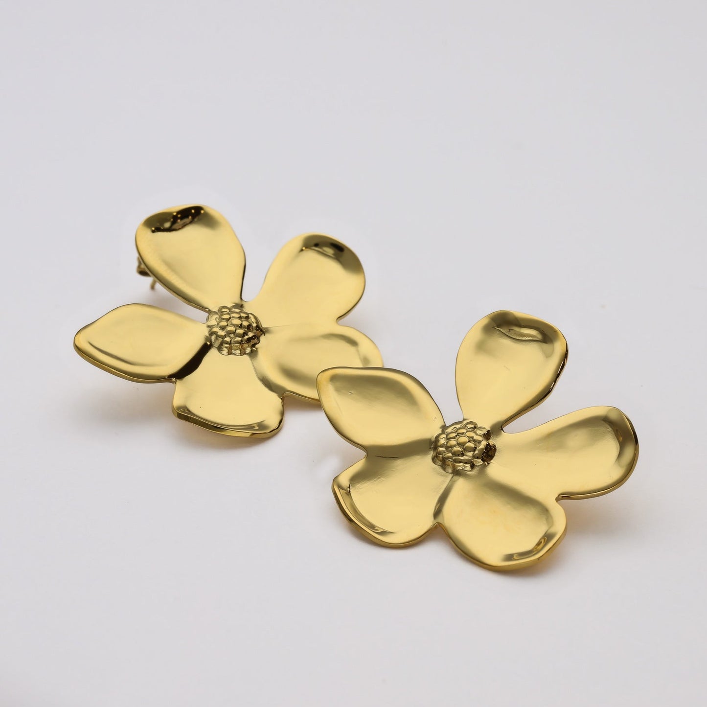 pendientes Flor de acero inoxidable y baño de oro de 18 kt - Bendita Eva