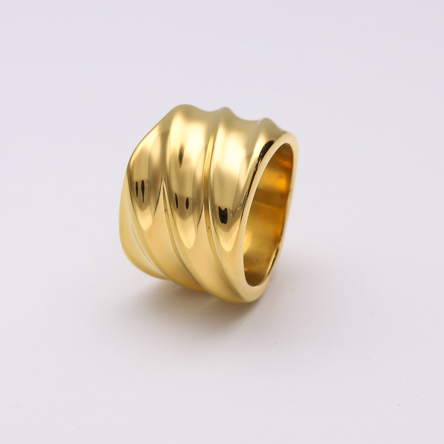 Anillo Sauvage de acero inoxidable bañado en oro de 18 kt - Bendita Eva