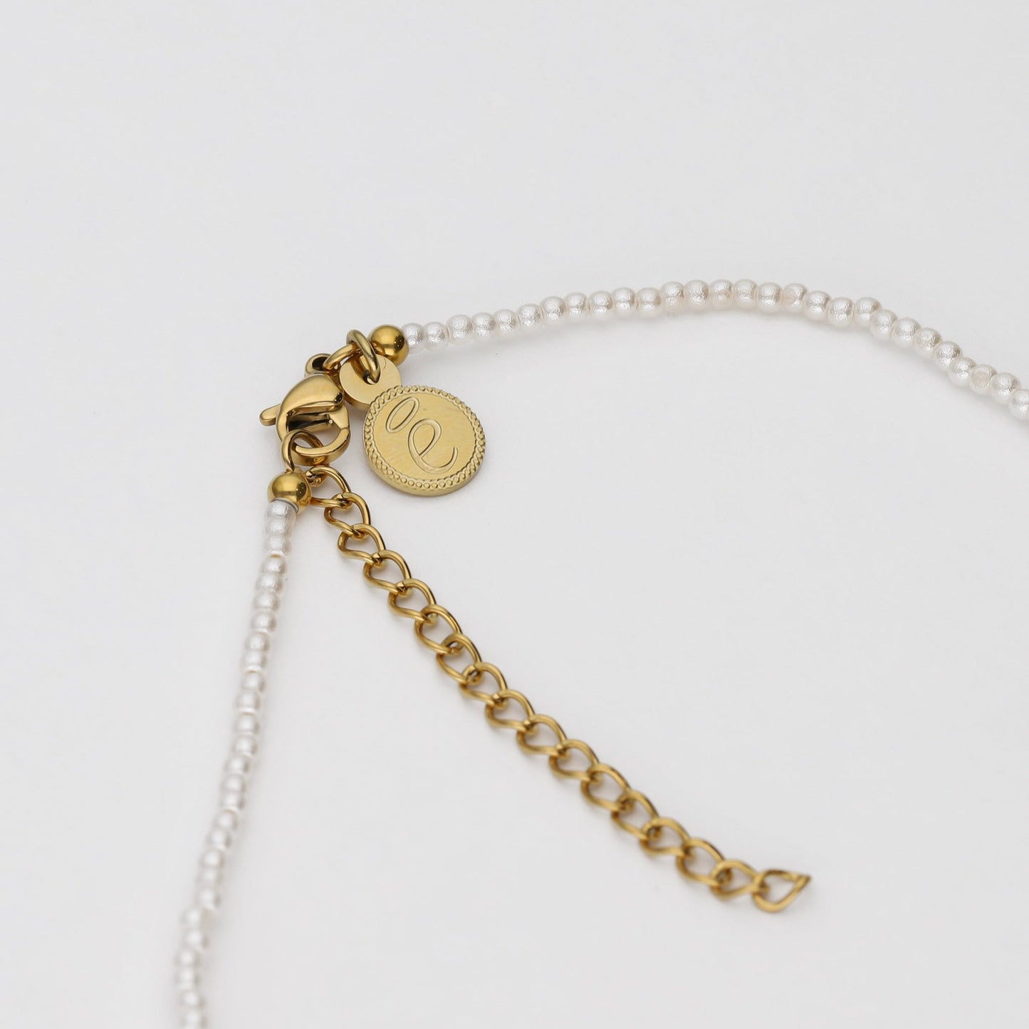 Collar de perlas con escapularios