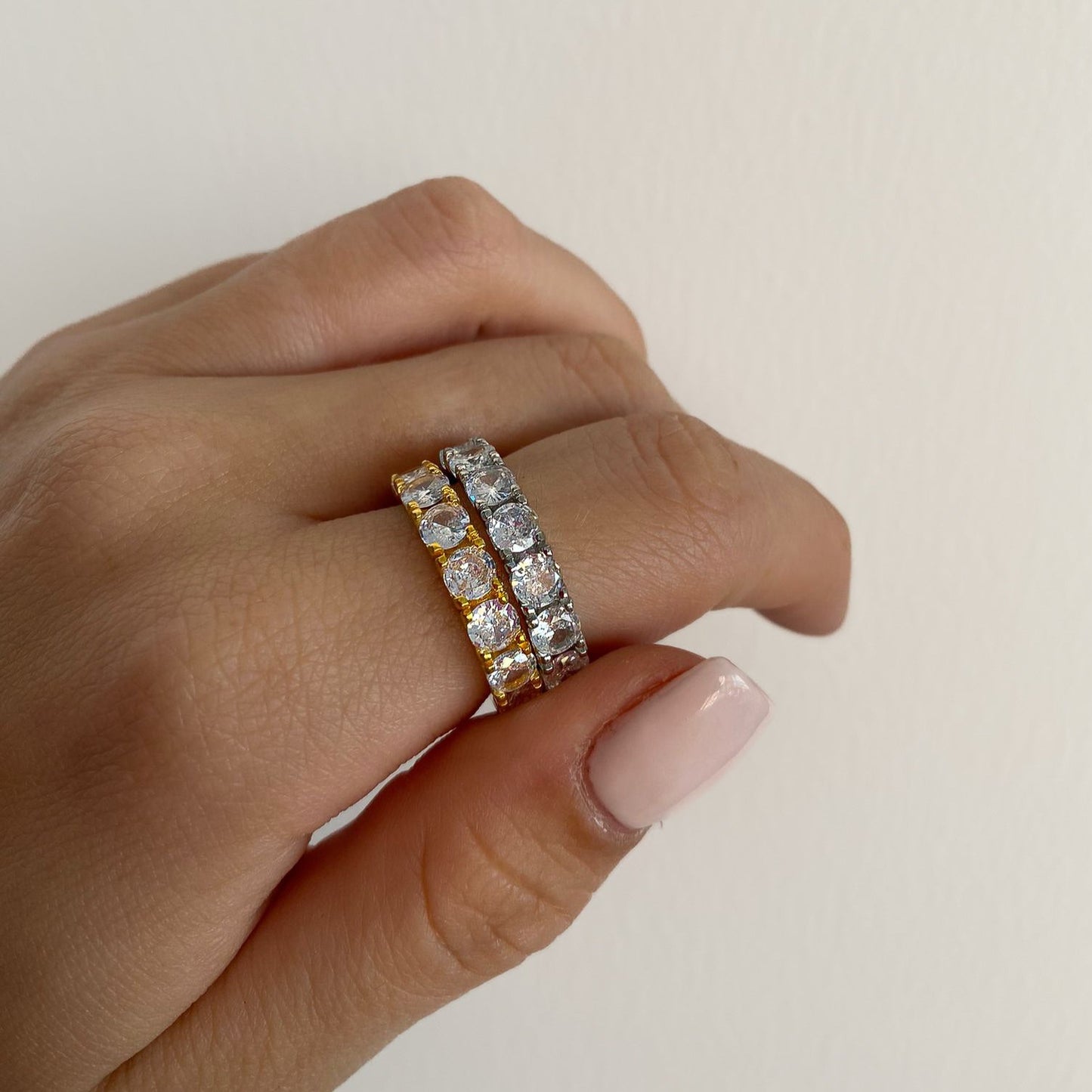 Anillo Shimmer de circonitas de acero inoxidable y baño de oro de 18 kt - Bendita Eva
