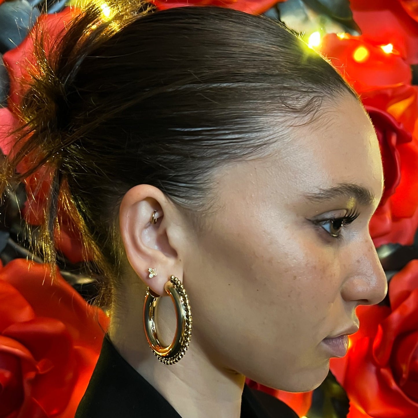 Los pendientes Zingara son unos aros waerproof de diseño XL de 50 mm y cierre presión- Bendita Eva