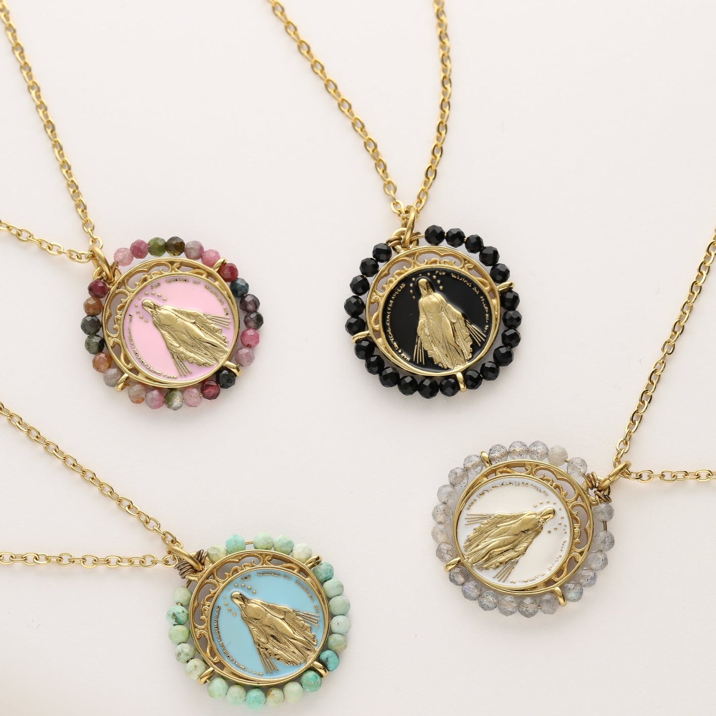 colgante virgen Milagrosa con piedras de colores de acero inoxidable bañados en oro 18K- Bendita Eva