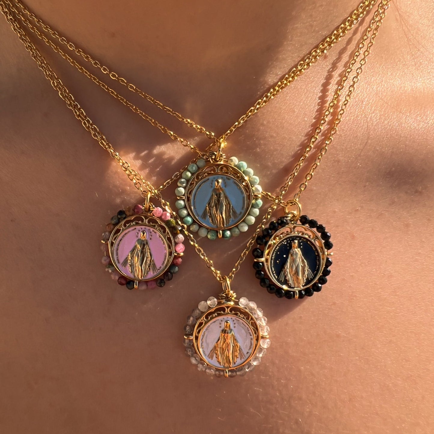 Medalla Virgen Milagrosa Onix waterproof - Bendita Eva