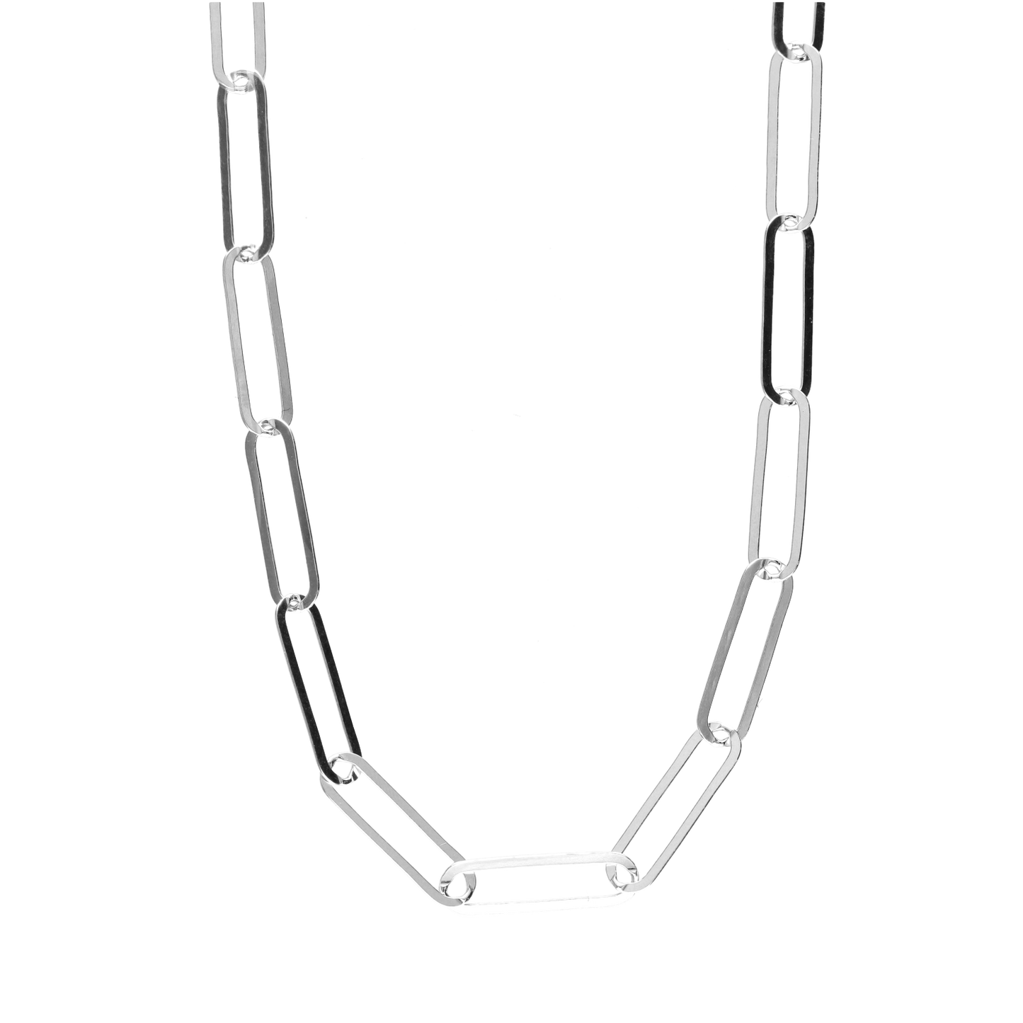 fabricada en Plata de Ley 925 y también disponible con un acabado dorado gracias a su baño de oro de 18 a 23,5 kt de alta calidad. Está compuesta por eslabones de 15 x 4 mm . Además del acabado, puedes elegir el tamaño entre 45 y 60 centímetros.