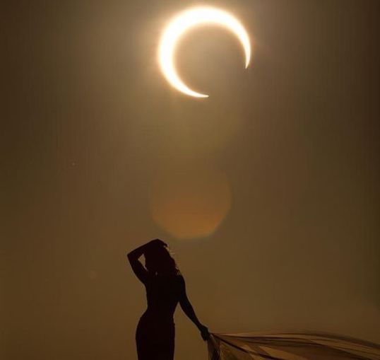 El eclipse total de Sol de agosto de 2026 marcará un momento único. Descubre su significado y qué amuleto elegir según tu intención.