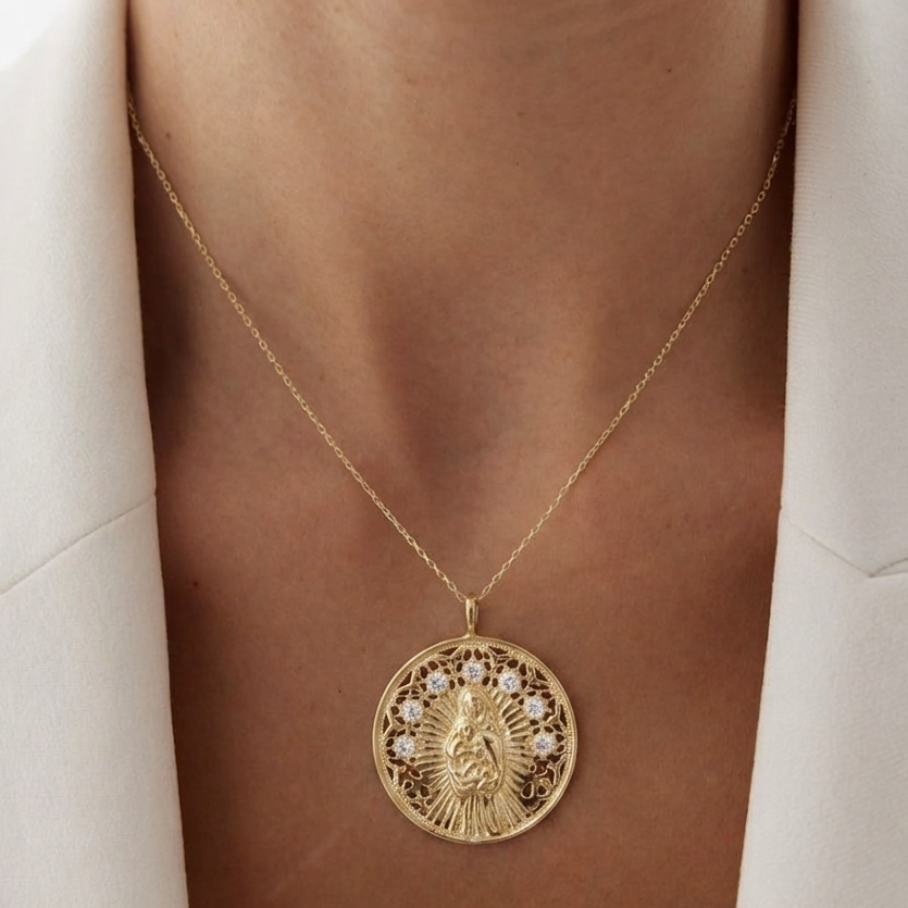 Qué medalla de Virgen regalar: guía para elegir la más especial