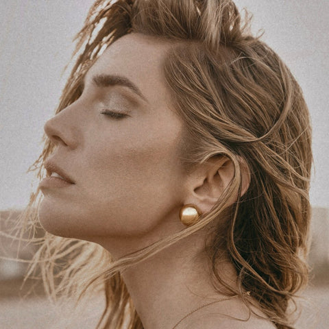 Pendientes oro de Bendita Eva. , fabricados en plata de ley o acero inoxidable y bañados en oro de alta calidad