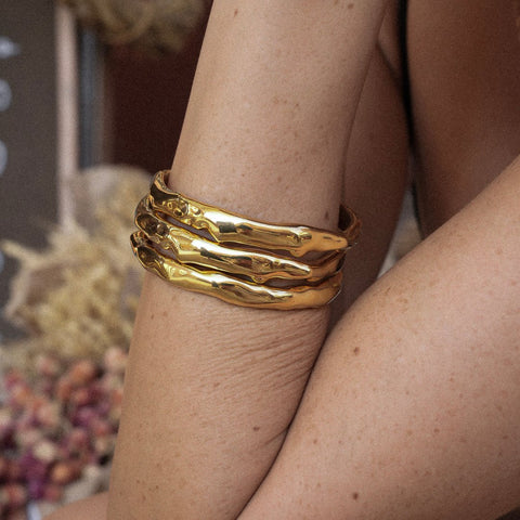 Pulseras de plata de ley 925, con baño de oro de 18 Kt, pulseras trenzadas, pulseras resistentes al agua o pulseras rígidas. Descubre todos los diseños de Bendita Eva.