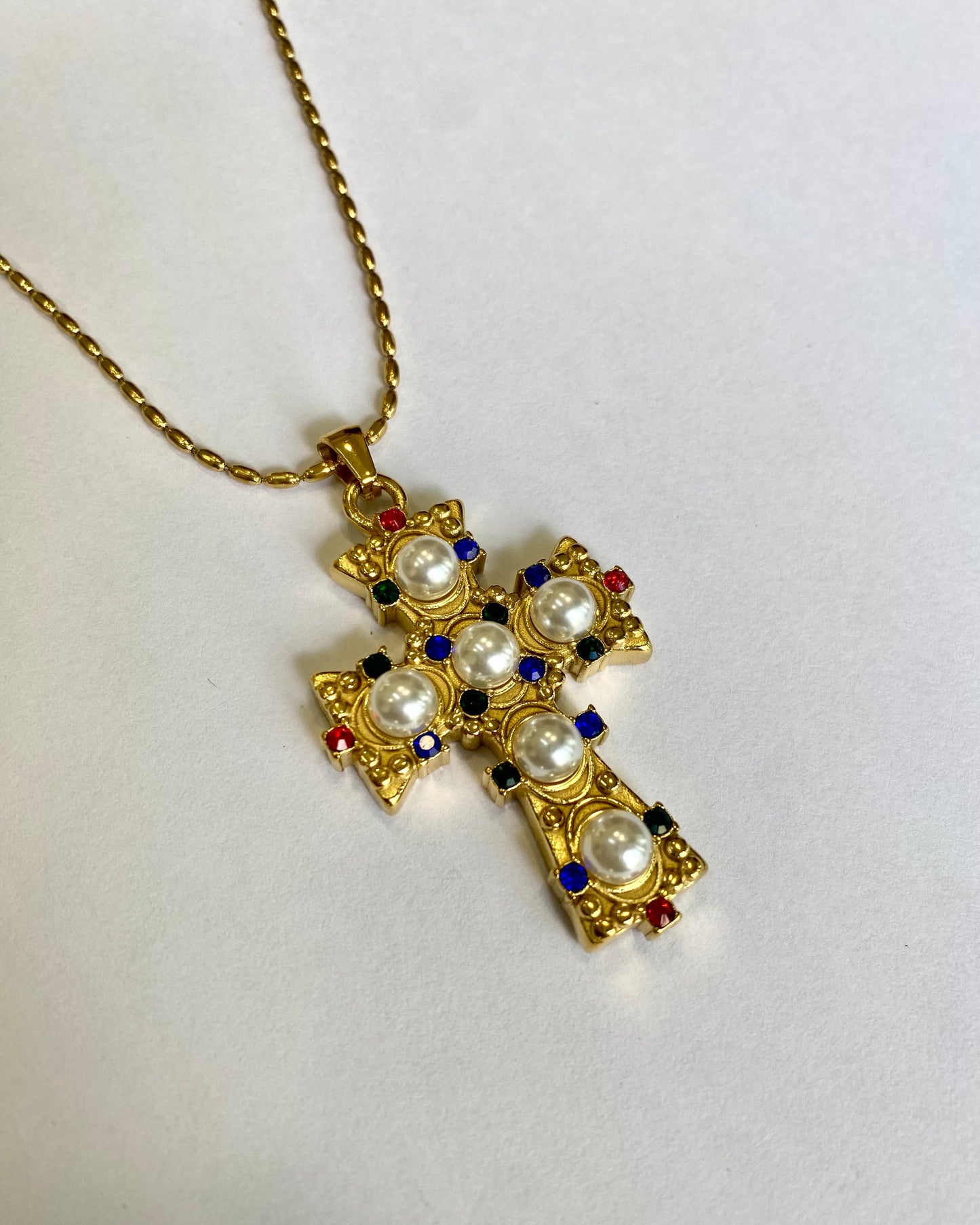Colgante Cruz con perlas y circonitas