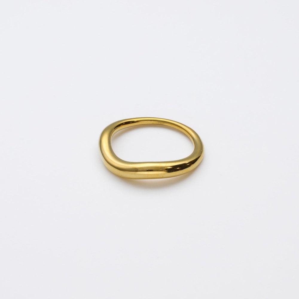 
                      
                        Anillo waterproof de diseño liso y minimalista bañado en oro de 18k - Bendita Eva
                      
                    