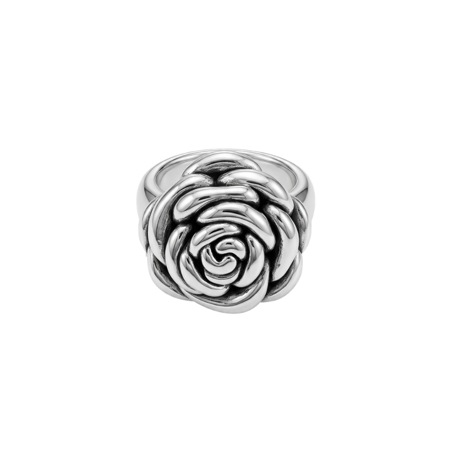 El anillo de rosa en plata de ley 925 es un anillo con un diseño escultórico que captura la belleza de una flor en su máximo esplendor. Su forma de rosa aporta un estilo femenino, elegante y atemporal, ideal para quienes buscan una joya especial con significado.