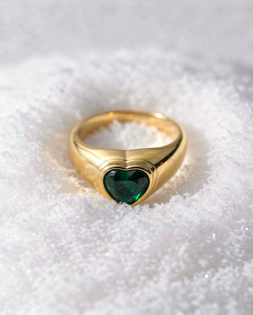 Anillos únicos cargados de simbolismo, creados para representar fuerza, amor y conexión personal con un diseño atemporal.