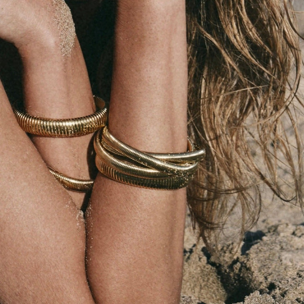 
                      
                        Pulsera Briane triple oro
                      
                    