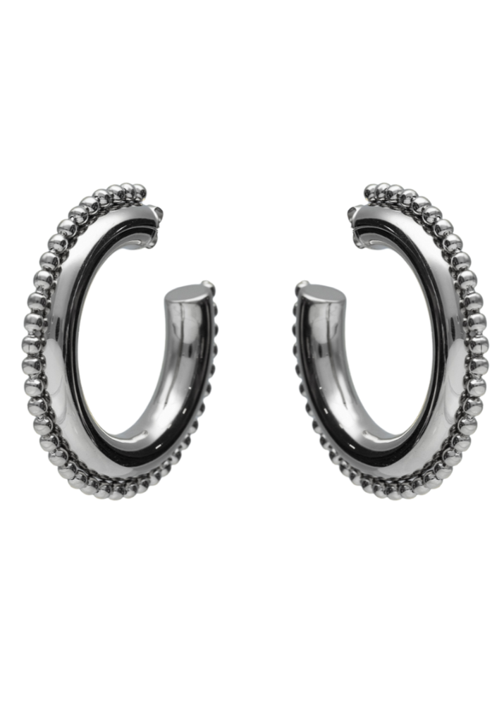 Los pendientes Zingara son unos aros waerproof de diseño XL de 50 mm y cierre presión- Bendita Eva