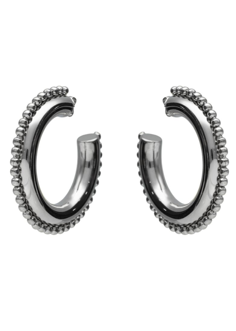 Los pendientes Zingara son unos aros waerproof de diseño XL de 50 mm y cierre presión- Bendita Eva