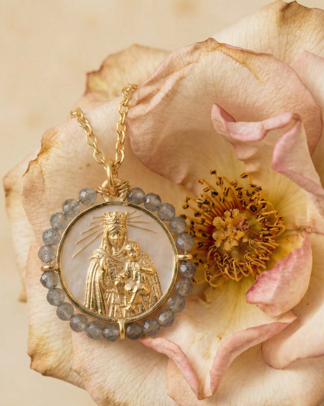 Virgen del Carmen con piedra labradorita de Bendita Eva