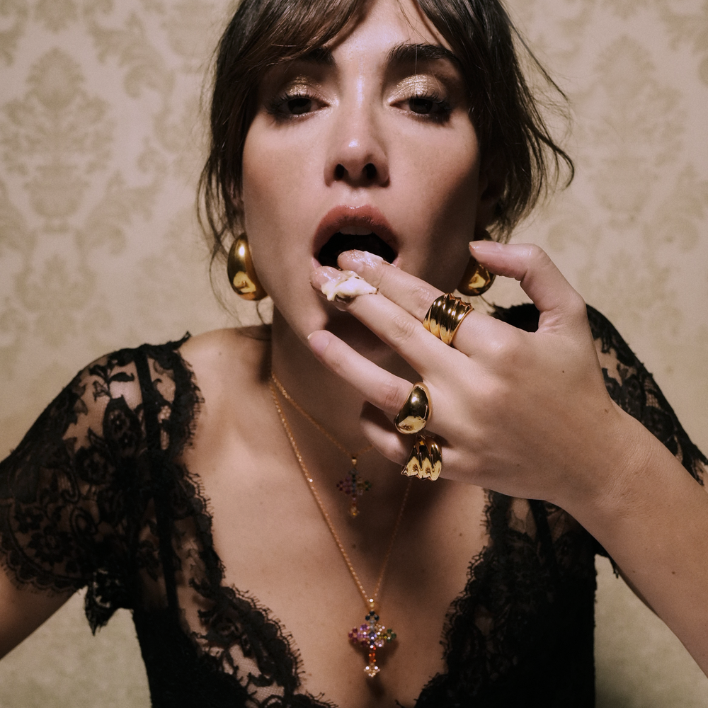 Anillos dorados Bendita Eva | Joyas de oro, plata y acero waterproof diseñadas en España para mujeres con estilo, fuerza y autenticidad.
