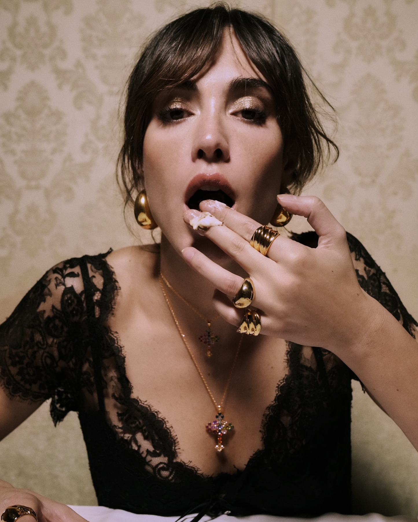 Anillos dorados Bendita Eva | Joyas de oro, plata y acero waterproof diseñadas en España para mujeres con estilo, fuerza y autenticidad.
