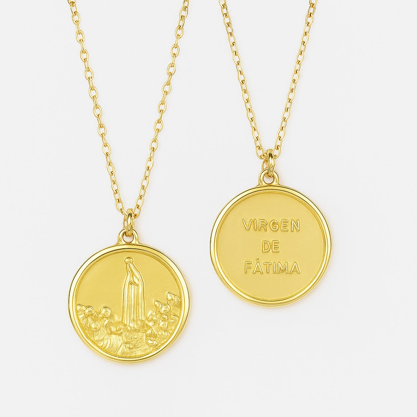 Colgante medalla Virgen de Fátima de Bendita Eva en plata de ley 925 bañada en oro de 18K, vista frontal y reverso