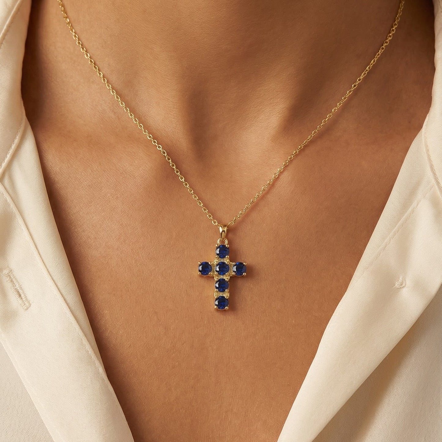 colgante de cruz de piedras azules