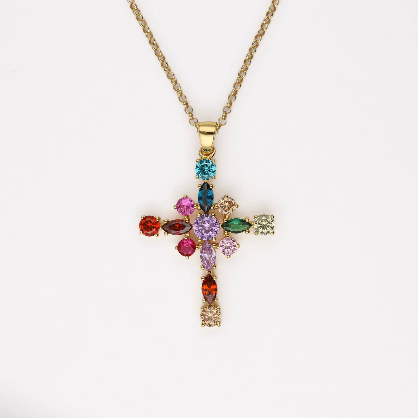 Colgante de cruz de 3 cm con 14 piedras naturales de colores fabricada en plata de ley y bañada en oro de 18K - Bendita Eva