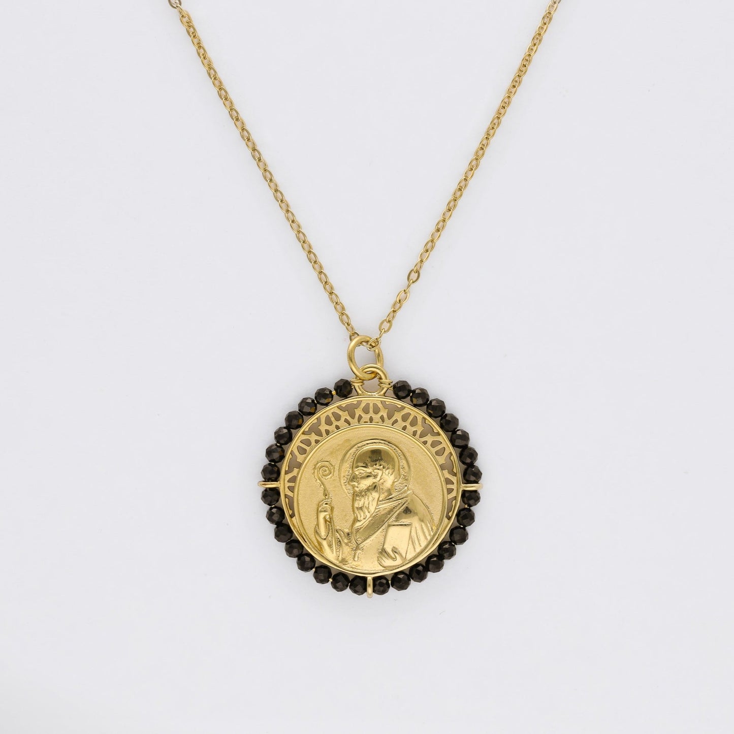 Medalla de San Benito con piedras de ónix en plata de ley 925 bañada en oro de 18K, joya de protección de Bendita Eva.