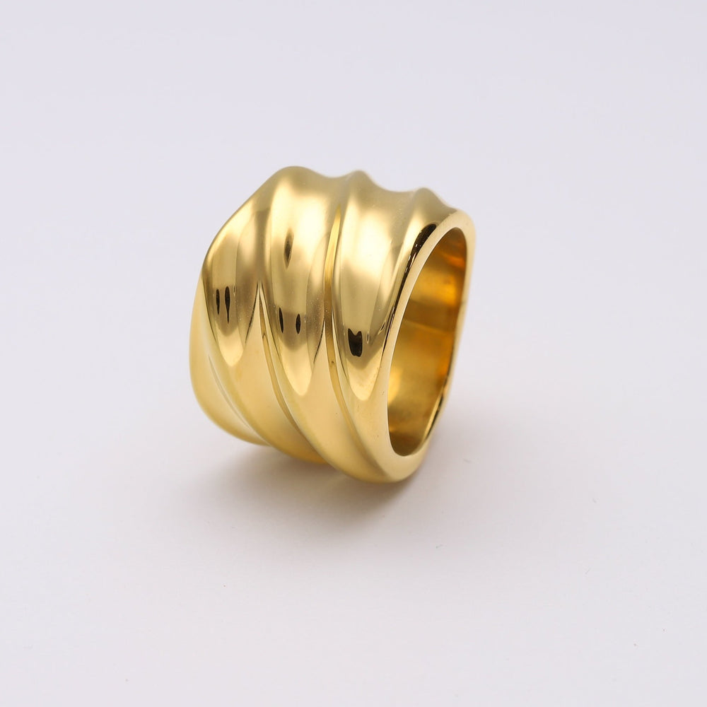 
                      
                        Anillo Sauvage de acero inoxidable bañado en oro de 18 kt - Bendita Eva
                      
                    