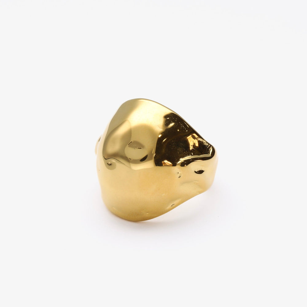 
                      
                        El anillo Stone , es un anillo Martillado de 23 mm de grosor y diseño XL- Bendita Eva
                      
                    