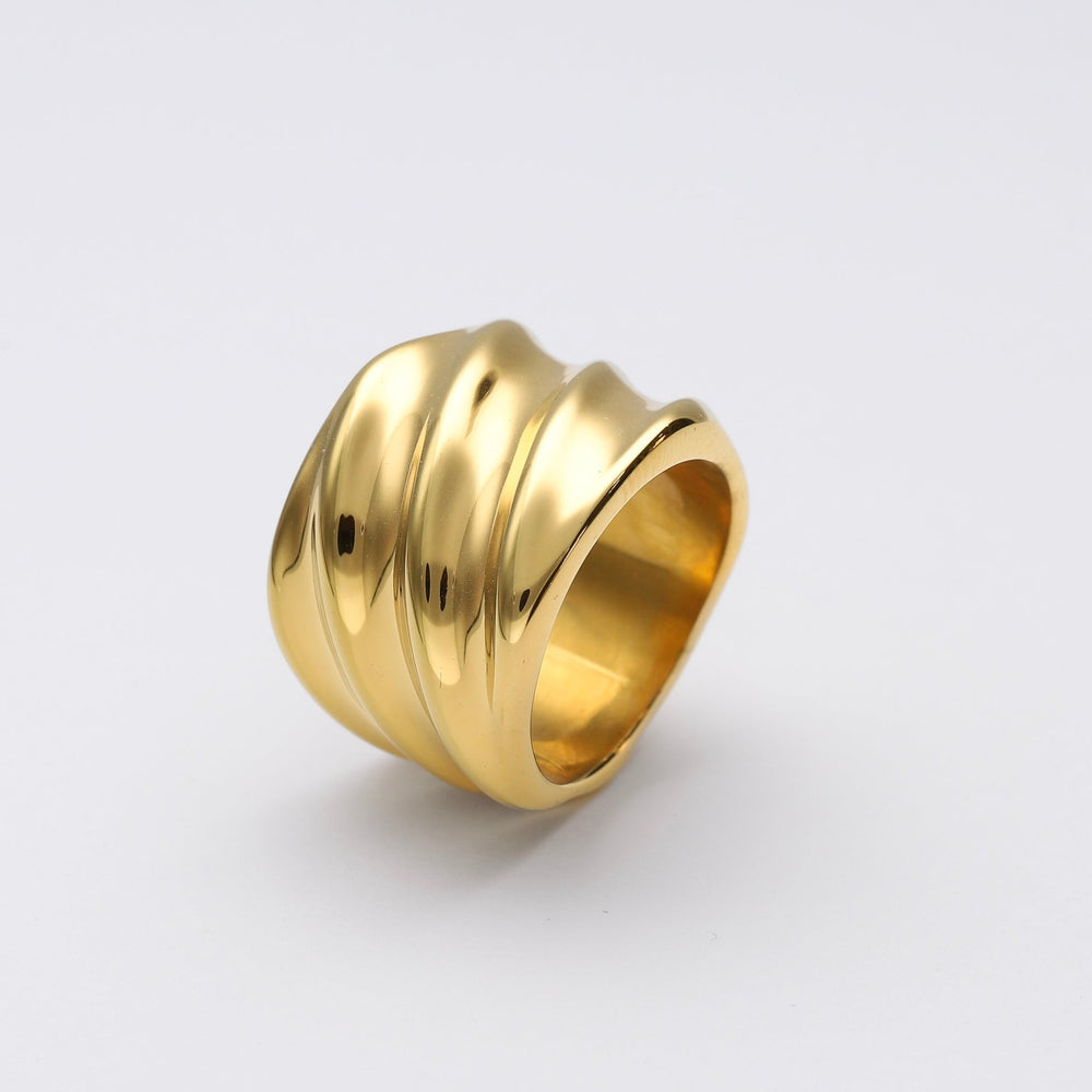 
                      
                        Anillo Sauvage de acero inoxidable bañado en oro de 18 kt - Bendita Eva
                      
                    