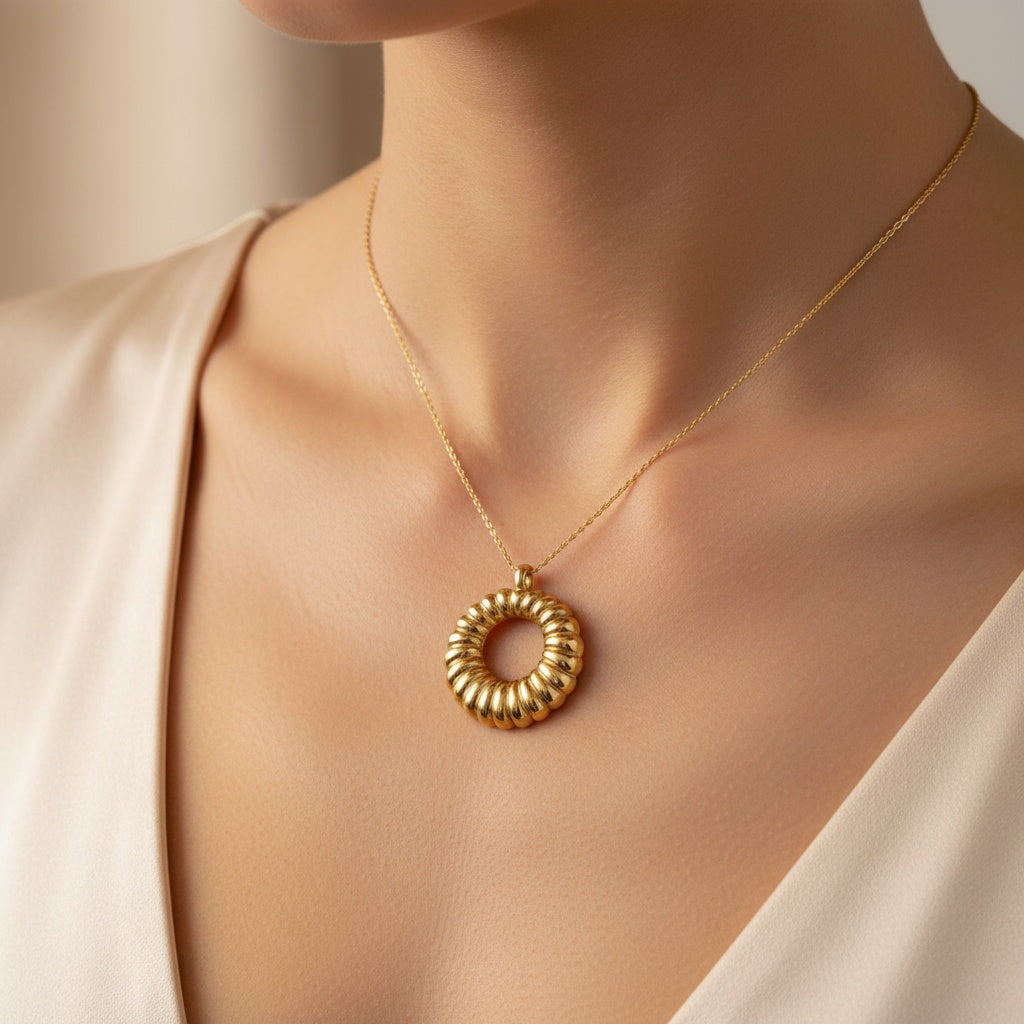 Colgante circulo Sol plata de ley y baño de oro 18K