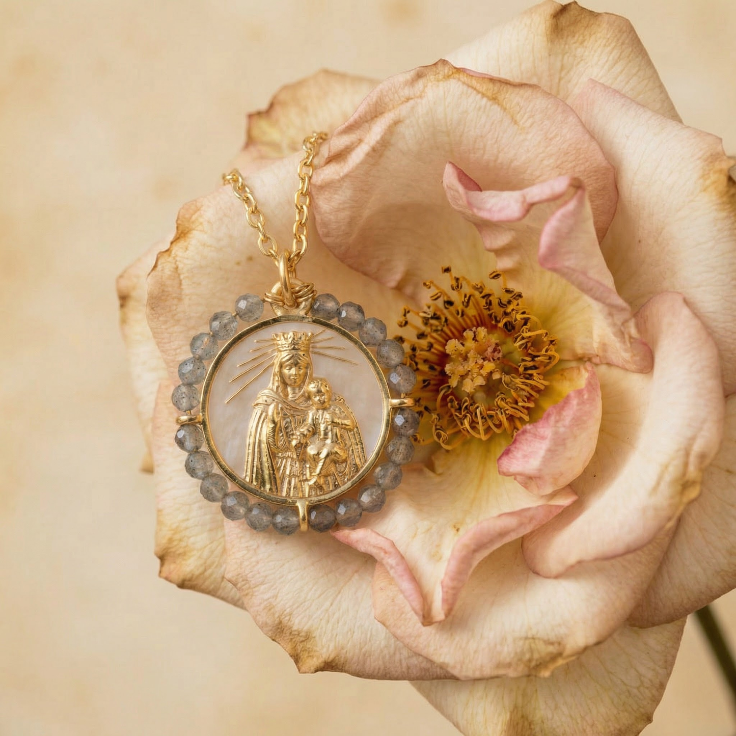 Colgante Virgen del Carmen Labradorita