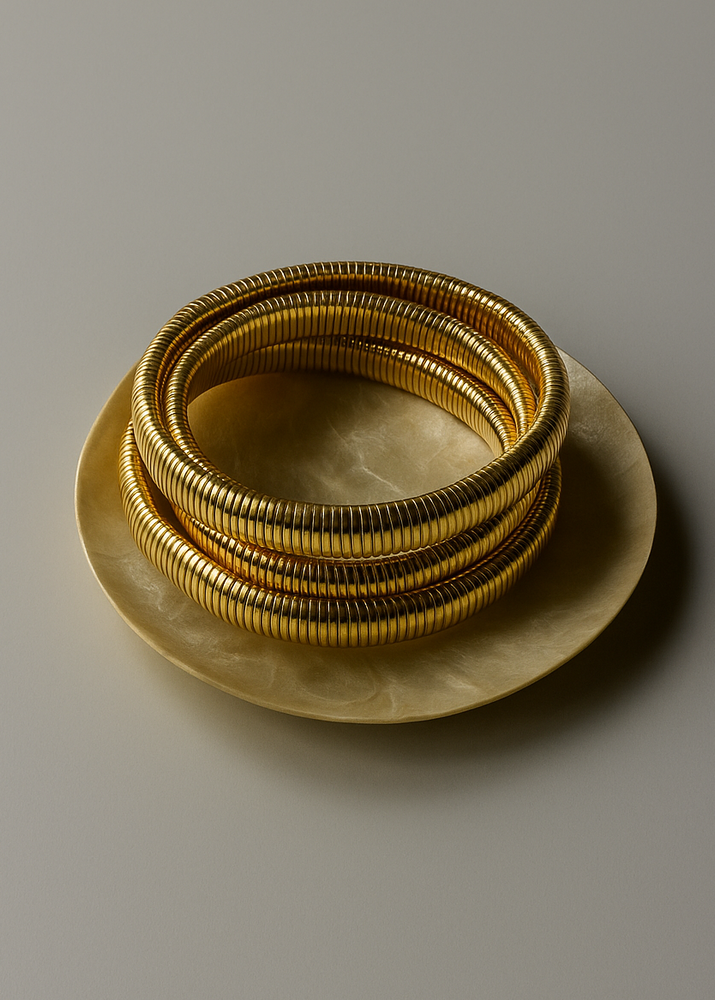 Pulseras doradas Bendita Eva | Joyas de oro, plata y acero waterproof hechas en España. Diseño atemporal y femenino para mujeres con estilo. Pulseras para regalar elastivas y grandes.
