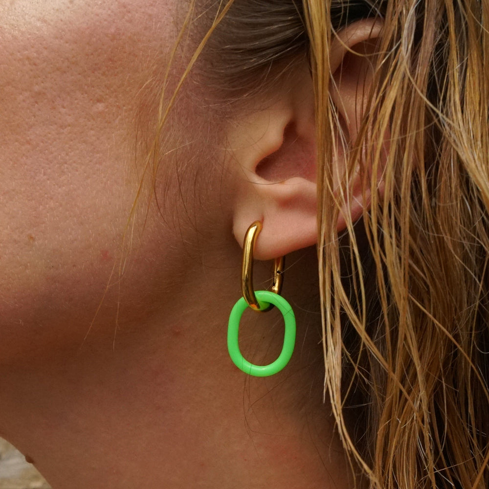 
                      
                        pendientes california de colores Bendita Eva
                      
                    
