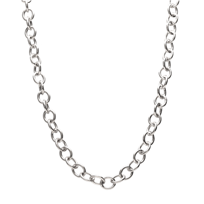 Cadena de eslabones redondos disponible en un largo de cadena de 45 o de 60 centímetros. Todas las cadenas de eslabón redondo están completamente fabricadas en Plata de Ley 925.