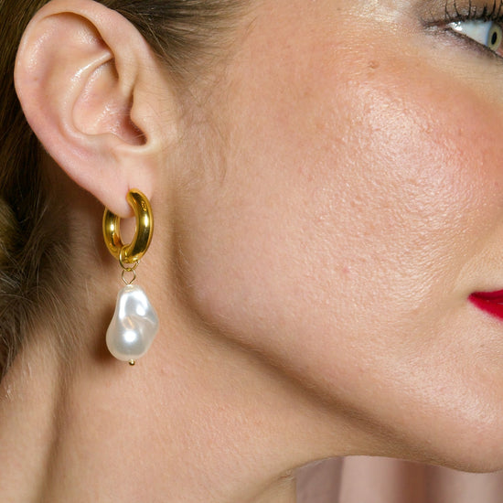  pearl earrings